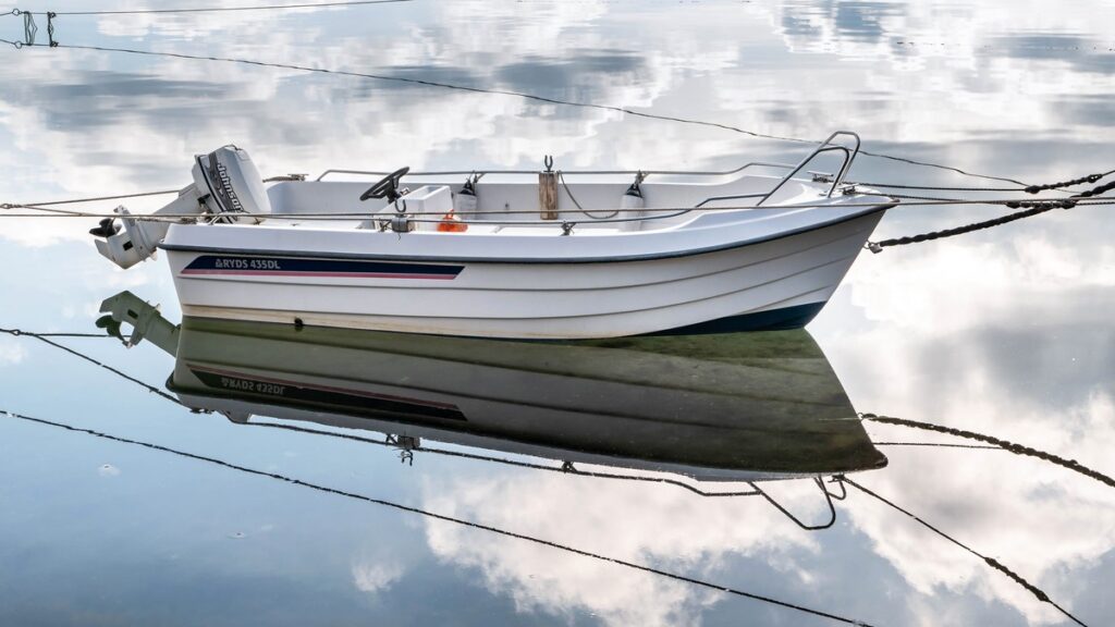 Marine Deep Cycle Battery: How to Choose One That Lasts