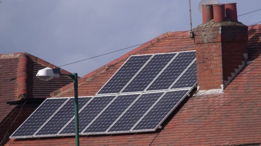 How Many Solar Panels to Charge a 100Ah Battery