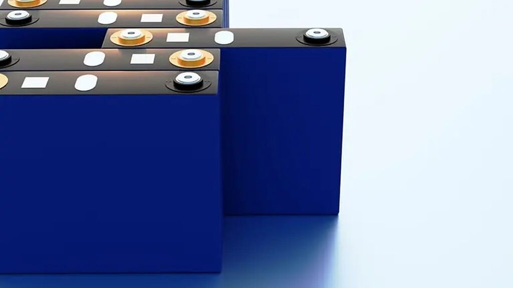 Rows of LiFePO4 prismatic battery cells